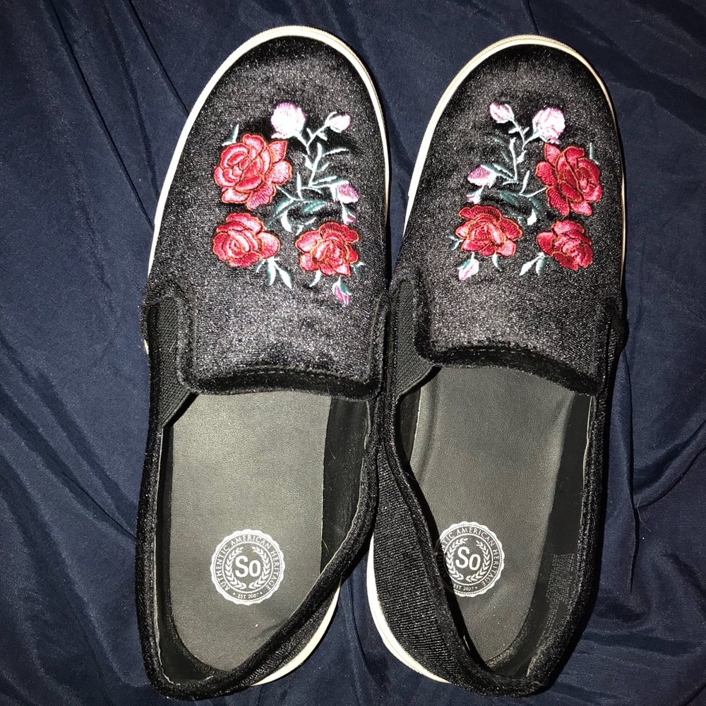 black velvet slip on shoes w flower embroidery
